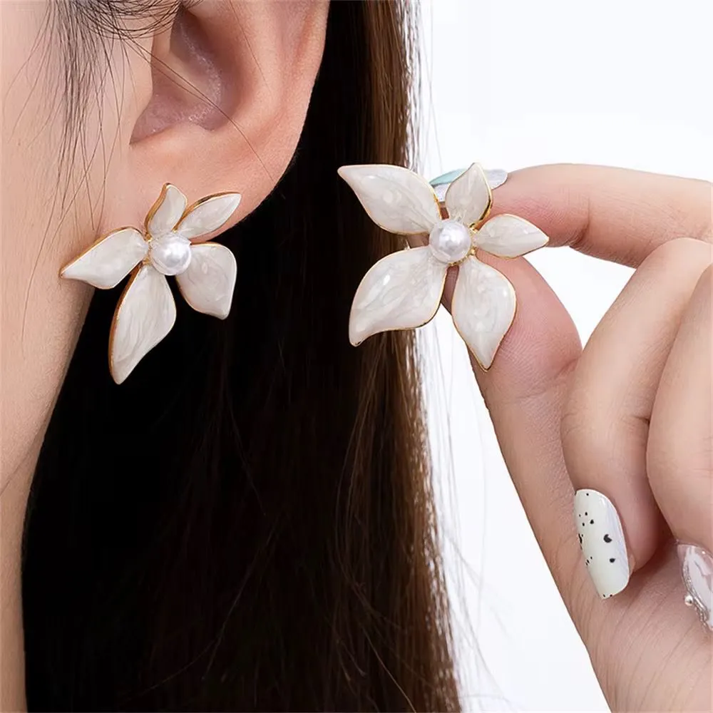Aurelia Blossom pearl Earnings (off-white)